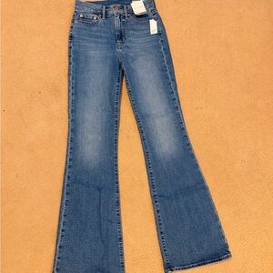 NWT Women’s Gap Flared Leg Jeans
